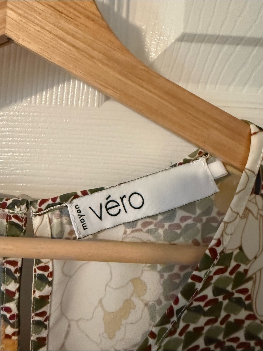 3/$10 VERO GREEN FLORAL SLEEVELESS - Picture 3 of 5
